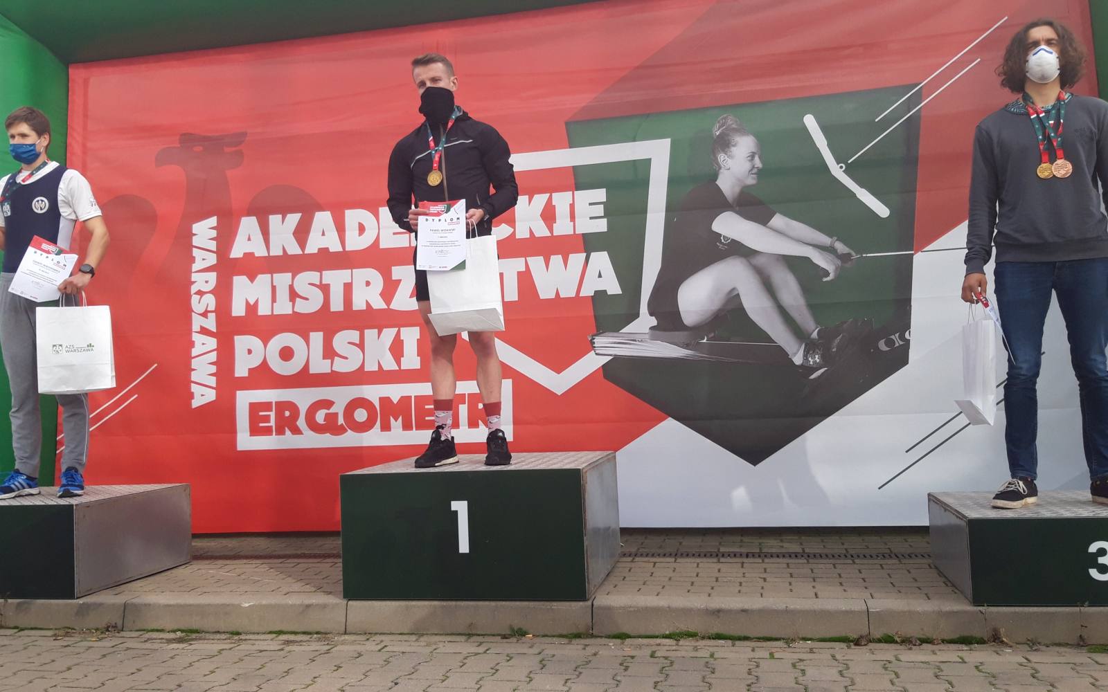 AKADEMICKIE ERGO